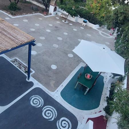 Ο Μπαξεσ Apartment Livadi  Екстериор снимка