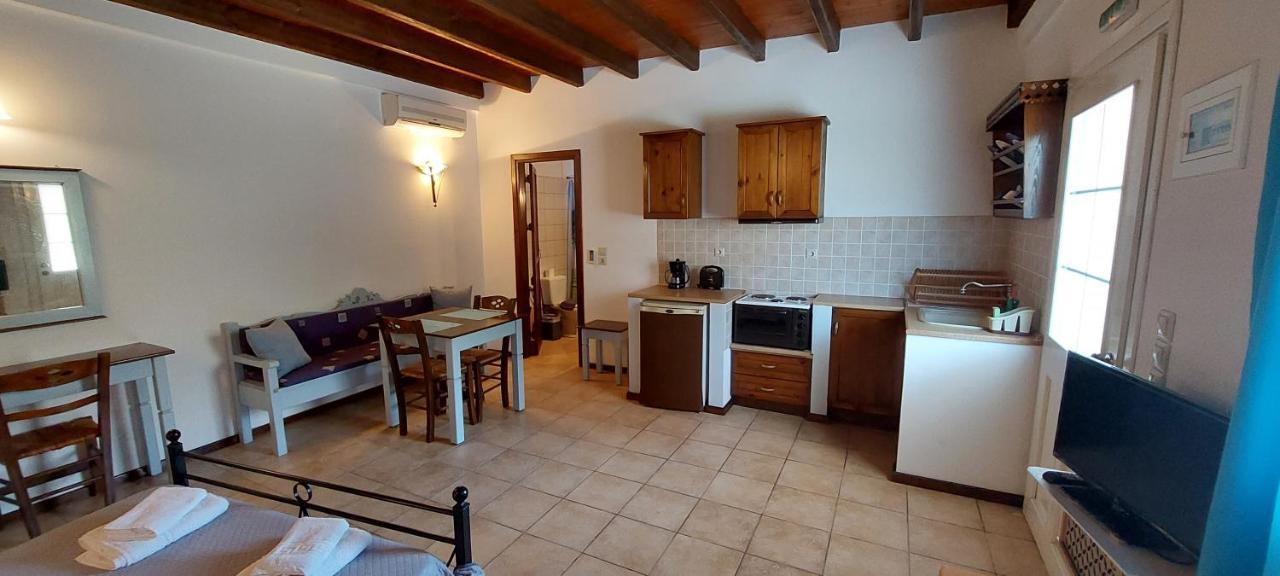 Ο Μπαξεσ Apartment Livadi  Екстериор снимка