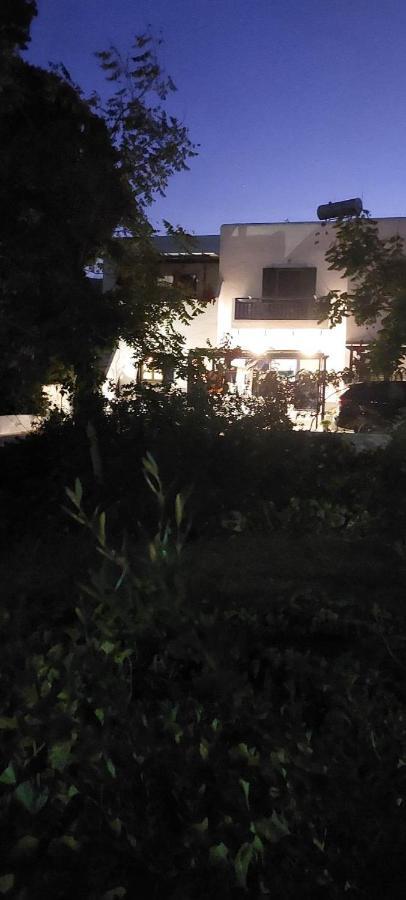 Ο Μπαξεσ Apartment Livadi  Екстериор снимка