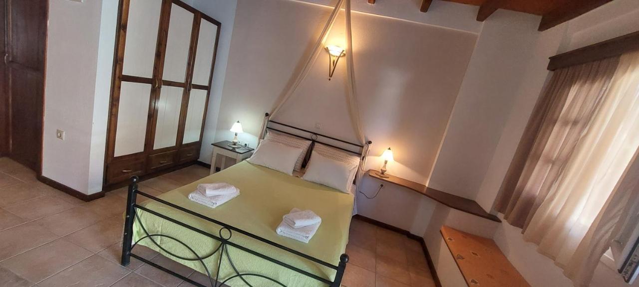 Ο Μπαξεσ Apartment Livadi  Екстериор снимка