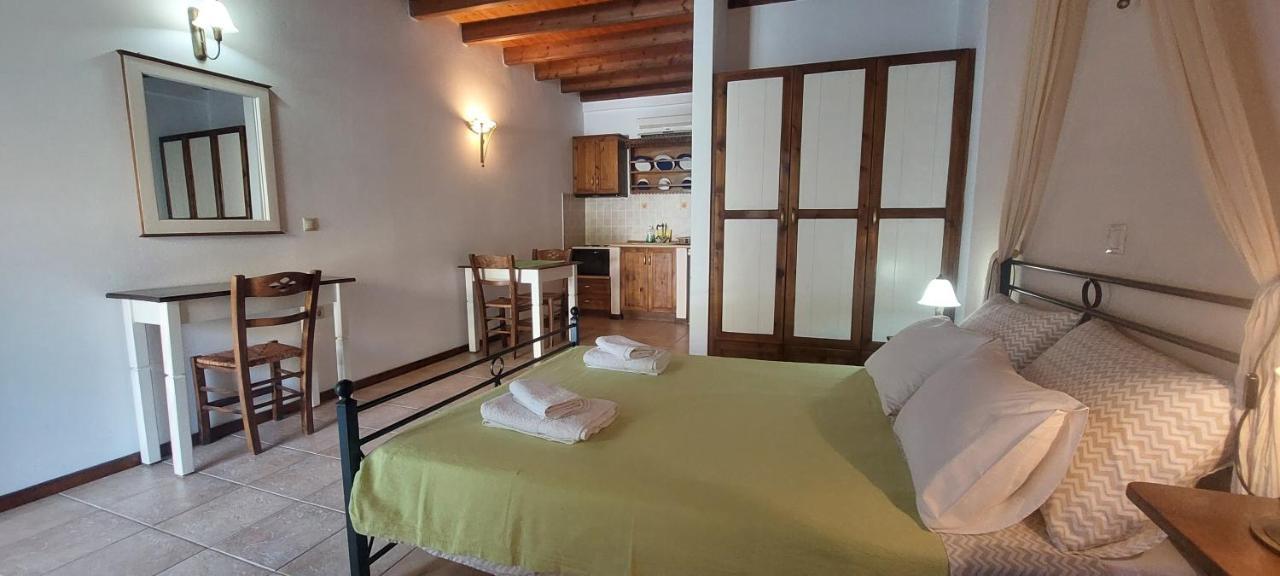 Ο Μπαξεσ Apartment Livadi  Екстериор снимка