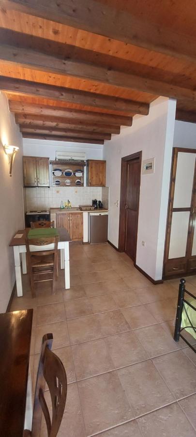 Ο Μπαξεσ Apartment Livadi  Екстериор снимка